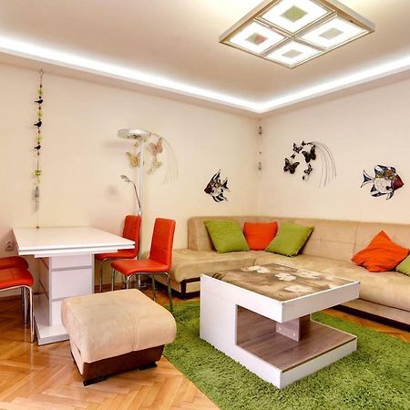 Spacious And Stylish Apartment In The Heart Of Sofia Plus Parking ภายนอก รูปภาพ