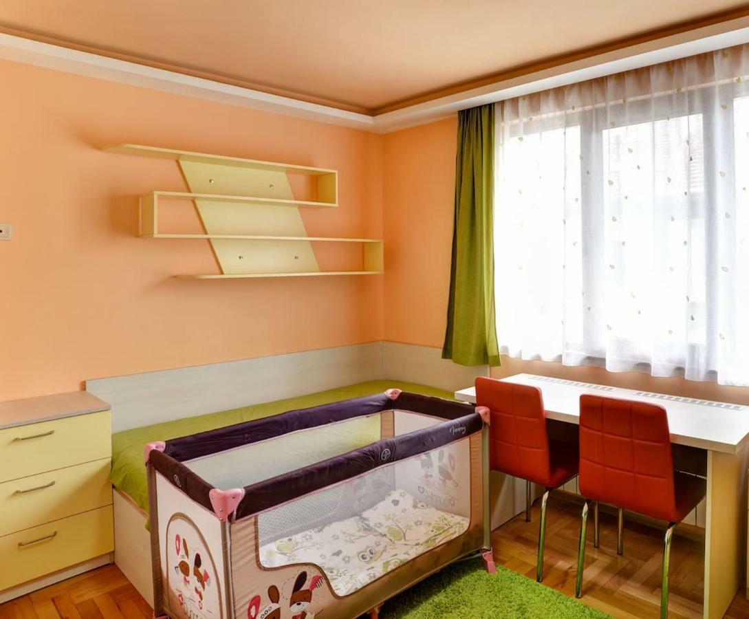 Spacious And Stylish Apartment In The Heart Of Sofia Plus Parking ภายนอก รูปภาพ