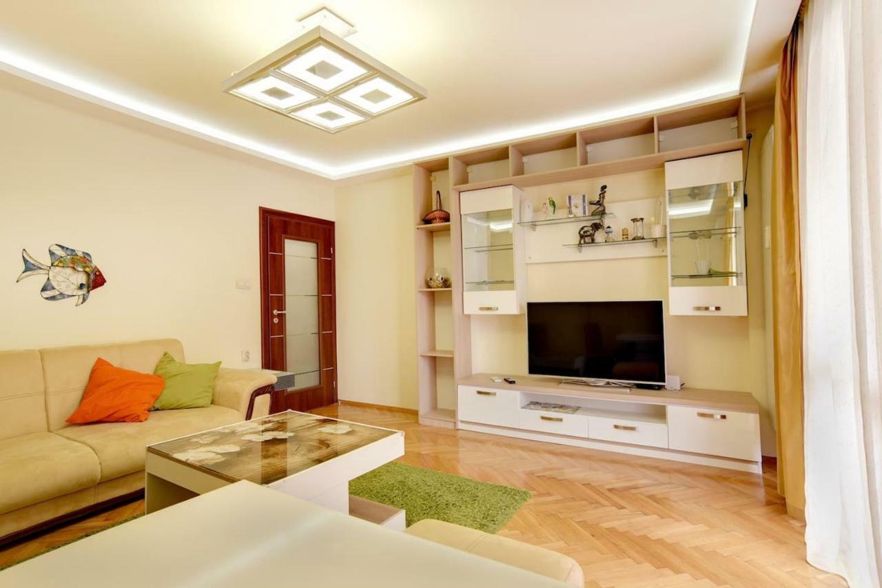 Spacious And Stylish Apartment In The Heart Of Sofia Plus Parking ภายนอก รูปภาพ
