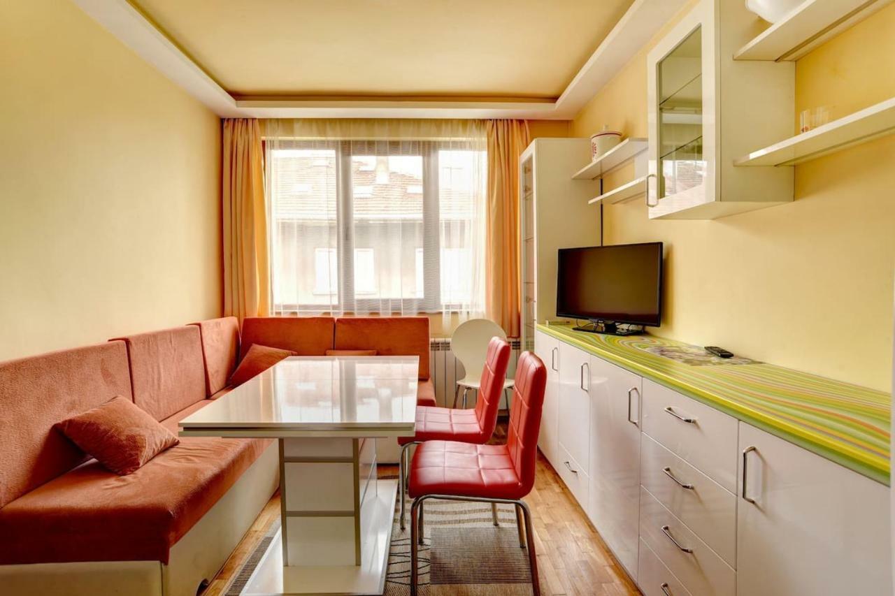 Spacious And Stylish Apartment In The Heart Of Sofia Plus Parking ภายนอก รูปภาพ